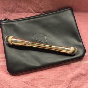 SEINT /Maskcara buff brush